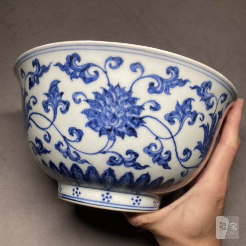 明宣德 青花外西番莲纹内折枝花卉纹碗 - 图12